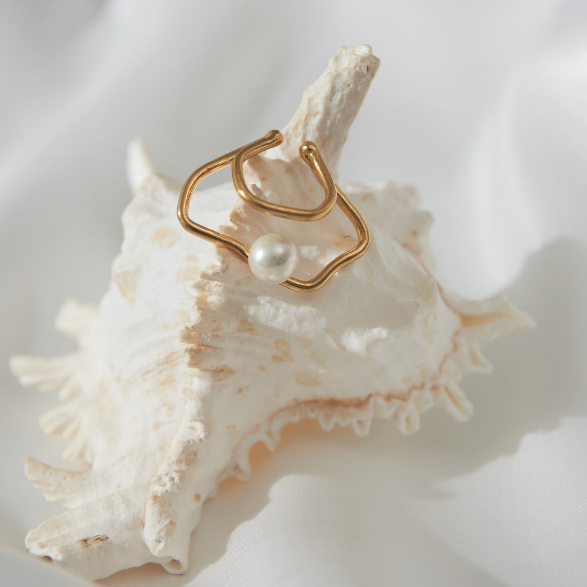 Petal Pearl Earcuff