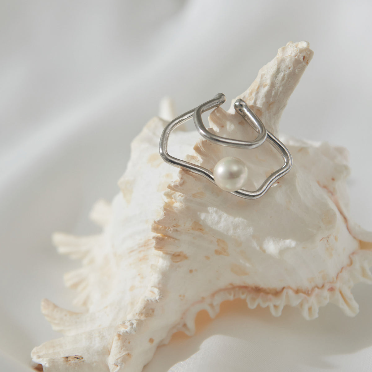 Petal Pearl Earcuff