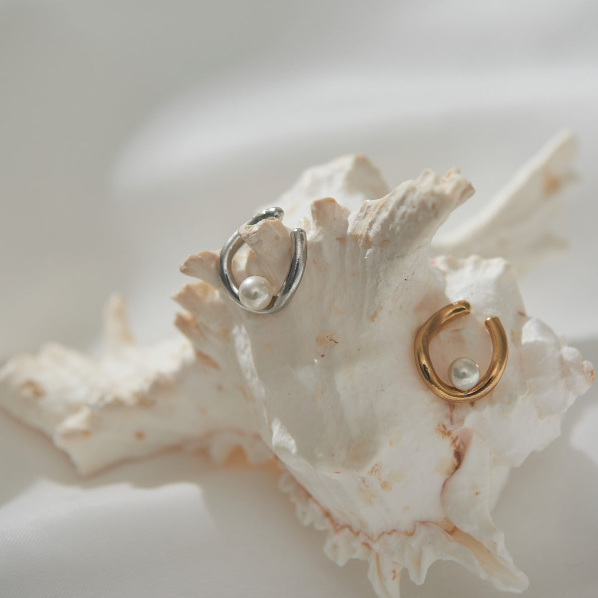 Wave Pearl Earcuff