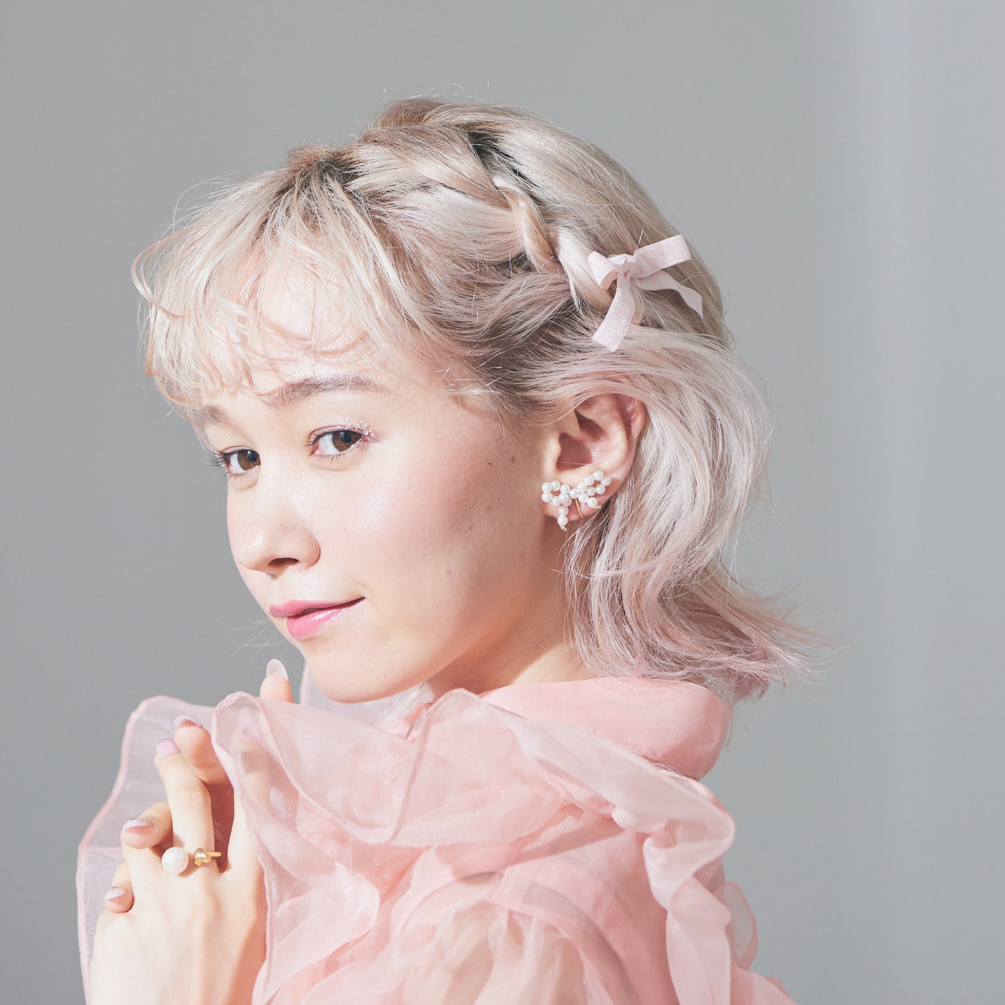 Pearl Mini Bow Studs/Clip-on Earrings